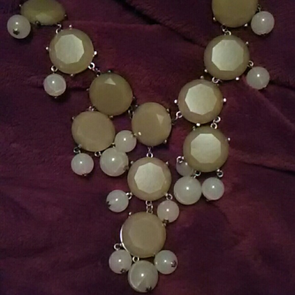 Quartz necklace NEW(all sales on jewelry are final - Picture 2 of 3